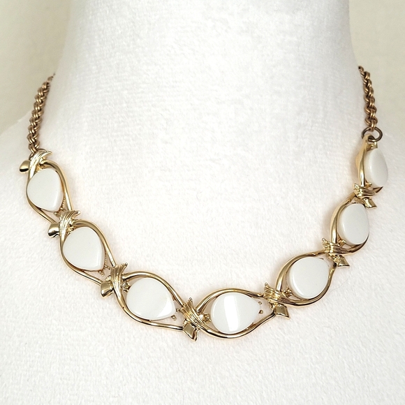 Vintage Jewelry - Vintage White Gold Tone Clip-on Earrings Necklace Set